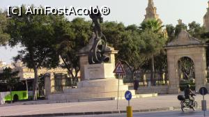 [P19] Monumentul Independentei aflat la intrarea in Gardens Mall. » foto by ovidiuyepi
 - 
<span class="allrVoted glyphicon glyphicon-heart hidden" id="av1231514"></span>
<a class="m-l-10 hidden" id="sv1231514" onclick="voting_Foto_DelVot(,1231514,17454)" role="button">șterge vot <span class="glyphicon glyphicon-remove"></span></a>
<a id="v91231514" class=" c-red"  onclick="voting_Foto_SetVot(1231514)" role="button"><span class="glyphicon glyphicon-heart-empty"></span> <b>LIKE</b> = Votează poza</a> <img class="hidden"  id="f1231514W9" src="/imagini/loader.gif" border="0" /><span class="AjErrMes hidden" id="e1231514ErM"></span>