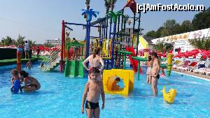 [P03] piscina copiilor, cu locul de joaca » foto by rmnk
 - 
<span class="allrVoted glyphicon glyphicon-heart hidden" id="av558155"></span>
<a class="m-l-10 hidden" id="sv558155" onclick="voting_Foto_DelVot(,558155,17497)" role="button">șterge vot <span class="glyphicon glyphicon-remove"></span></a>
<a id="v9558155" class=" c-red"  onclick="voting_Foto_SetVot(558155)" role="button"><span class="glyphicon glyphicon-heart-empty"></span> <b>LIKE</b> = Votează poza</a> <img class="hidden"  id="f558155W9" src="/imagini/loader.gif" border="0" /><span class="AjErrMes hidden" id="e558155ErM"></span>