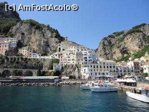 [P11] Amalfi, vedere de pe vas, în zare, la baza stâncii, Chiesa di Maria Santissima.  » foto by maryka
 - 
<span class="allrVoted glyphicon glyphicon-heart hidden" id="av1089321"></span>
<a class="m-l-10 hidden" id="sv1089321" onclick="voting_Foto_DelVot(,1089321,17505)" role="button">șterge vot <span class="glyphicon glyphicon-remove"></span></a>
<a id="v91089321" class=" c-red"  onclick="voting_Foto_SetVot(1089321)" role="button"><span class="glyphicon glyphicon-heart-empty"></span> <b>LIKE</b> = Votează poza</a> <img class="hidden"  id="f1089321W9" src="/imagini/loader.gif" border="0" /><span class="AjErrMes hidden" id="e1089321ErM"></span>