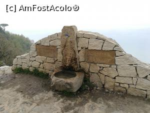 [P21] Al doilea izvor captat la o răspântie de drumuri: Praiano la stânga, Positano și Nocelle la dreapta » foto by crismis
 - 
<span class="allrVoted glyphicon glyphicon-heart hidden" id="av965666"></span>
<a class="m-l-10 hidden" id="sv965666" onclick="voting_Foto_DelVot(,965666,17505)" role="button">șterge vot <span class="glyphicon glyphicon-remove"></span></a>
<a id="v9965666" class=" c-red"  onclick="voting_Foto_SetVot(965666)" role="button"><span class="glyphicon glyphicon-heart-empty"></span> <b>LIKE</b> = Votează poza</a> <img class="hidden"  id="f965666W9" src="/imagini/loader.gif" border="0" /><span class="AjErrMes hidden" id="e965666ErM"></span>