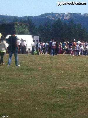 [P12] Parte din locul și lumea de venea la Festivalul ”Baba Vrâncioaia” de la Bârsești » foto by Yersinia Pestis
 - 
<span class="allrVoted glyphicon glyphicon-heart hidden" id="av651802"></span>
<a class="m-l-10 hidden" id="sv651802" onclick="voting_Foto_DelVot(,651802,17524)" role="button">șterge vot <span class="glyphicon glyphicon-remove"></span></a>
<a id="v9651802" class=" c-red"  onclick="voting_Foto_SetVot(651802)" role="button"><span class="glyphicon glyphicon-heart-empty"></span> <b>LIKE</b> = Votează poza</a> <img class="hidden"  id="f651802W9" src="/imagini/loader.gif" border="0" /><span class="AjErrMes hidden" id="e651802ErM"></span>