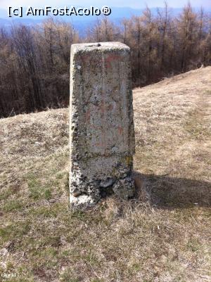 [P32] Borna de pe Măgura Odobești care marchează locul unde Von Mackensen a avut Statul Major la luptele de la Mărășești din 1917 » foto by Yersinia Pestis <span class="label label-default labelC_thin small">NEVOTABILĂ</span>