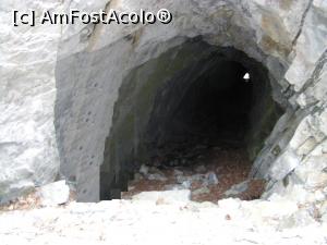 [P54] Ieșirea din tunel ! Da, știu că, noi, românii, tâmjim după această ieșire, numai că asta e doar din tunelul de pe Cheile Tișiței.
PS Lumina de se vede la capăt cred că e trenul ! » foto by Yersinia Pestis <span class="label label-default labelC_thin small">NEVOTABILĂ</span>