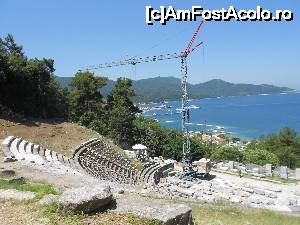 [P04] Amfiteatrul de pe Akropolis. In plan indepartat, orasul si portul.  » foto by adialexe
 - 
<span class="allrVoted glyphicon glyphicon-heart hidden" id="av640163"></span>
<a class="m-l-10 hidden" id="sv640163" onclick="voting_Foto_DelVot(,640163,17584)" role="button">șterge vot <span class="glyphicon glyphicon-remove"></span></a>
<a id="v9640163" class=" c-red"  onclick="voting_Foto_SetVot(640163)" role="button"><span class="glyphicon glyphicon-heart-empty"></span> <b>LIKE</b> = Votează poza</a> <img class="hidden"  id="f640163W9" src="/imagini/loader.gif" border="0" /><span class="AjErrMes hidden" id="e640163ErM"></span>