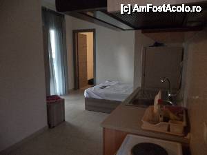 [P11] Priona Rooms: Apartamentul nostru, privit chiar de la usa de intrare. Se intra prin bucatarie, baia e chiar in fata intrarii (nu se vede in imagine), apoi urmeaza camerele.  » foto by dannaa
 - 
<span class="allrVoted glyphicon glyphicon-heart hidden" id="av564561"></span>
<a class="m-l-10 hidden" id="sv564561" onclick="voting_Foto_DelVot(,564561,17608)" role="button">șterge vot <span class="glyphicon glyphicon-remove"></span></a>
<a id="v9564561" class=" c-red"  onclick="voting_Foto_SetVot(564561)" role="button"><span class="glyphicon glyphicon-heart-empty"></span> <b>LIKE</b> = Votează poza</a> <img class="hidden"  id="f564561W9" src="/imagini/loader.gif" border="0" /><span class="AjErrMes hidden" id="e564561ErM"></span>