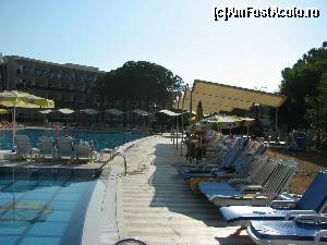 [P18] piscina mare, cam 'prost prinsa' » foto by danyo
 - 
<span class="allrVoted glyphicon glyphicon-heart hidden" id="av565660"></span>
<a class="m-l-10 hidden" id="sv565660" onclick="voting_Foto_DelVot(,565660,17626)" role="button">șterge vot <span class="glyphicon glyphicon-remove"></span></a>
<a id="v9565660" class=" c-red"  onclick="voting_Foto_SetVot(565660)" role="button"><span class="glyphicon glyphicon-heart-empty"></span> <b>LIKE</b> = Votează poza</a> <img class="hidden"  id="f565660W9" src="/imagini/loader.gif" border="0" /><span class="AjErrMes hidden" id="e565660ErM"></span>