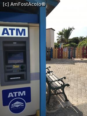 [P85] Un ATM din parcare, în fața intrării » foto by krisstinna
 - 
<span class="allrVoted glyphicon glyphicon-heart hidden" id="av914929"></span>
<a class="m-l-10 hidden" id="sv914929" onclick="voting_Foto_DelVot(,914929,17648)" role="button">șterge vot <span class="glyphicon glyphicon-remove"></span></a>
<a id="v9914929" class=" c-red"  onclick="voting_Foto_SetVot(914929)" role="button"><span class="glyphicon glyphicon-heart-empty"></span> <b>LIKE</b> = Votează poza</a> <img class="hidden"  id="f914929W9" src="/imagini/loader.gif" border="0" /><span class="AjErrMes hidden" id="e914929ErM"></span>