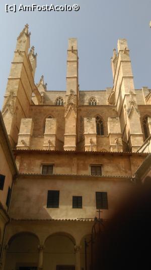 [P02] CATEDRALA LA SEU DIN PALMA DE MALLORCA » foto by mirunat
 - 
<span class="allrVoted glyphicon glyphicon-heart hidden" id="av766000"></span>
<a class="m-l-10 hidden" id="sv766000" onclick="voting_Foto_DelVot(,766000,17664)" role="button">șterge vot <span class="glyphicon glyphicon-remove"></span></a>
<a id="v9766000" class=" c-red"  onclick="voting_Foto_SetVot(766000)" role="button"><span class="glyphicon glyphicon-heart-empty"></span> <b>LIKE</b> = Votează poza</a> <img class="hidden"  id="f766000W9" src="/imagini/loader.gif" border="0" /><span class="AjErrMes hidden" id="e766000ErM"></span>