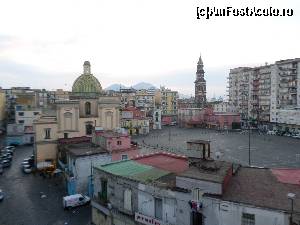 [P07] vedere de pe balconul camerei, in stanga se afla Piazza Mercato, turnul bisericii St. Elliggio, in dreapta Biserica Santa Maria Carmine iar pe fundal maretul Vezuviu » foto by amero
 - 
<span class="allrVoted glyphicon glyphicon-heart hidden" id="av568376"></span>
<a class="m-l-10 hidden" id="sv568376" onclick="voting_Foto_DelVot(,568376,17665)" role="button">șterge vot <span class="glyphicon glyphicon-remove"></span></a>
<a id="v9568376" class=" c-red"  onclick="voting_Foto_SetVot(568376)" role="button"><span class="glyphicon glyphicon-heart-empty"></span> <b>LIKE</b> = Votează poza</a> <img class="hidden"  id="f568376W9" src="/imagini/loader.gif" border="0" /><span class="AjErrMes hidden" id="e568376ErM"></span>