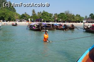 [P10] in sfarsit ajungem pe Railay Beach si barcagiul ancoreaza din nou in mijlocul apei » foto by Pami*
 - 
<span class="allrVoted glyphicon glyphicon-heart hidden" id="av720532"></span>
<a class="m-l-10 hidden" id="sv720532" onclick="voting_Foto_DelVot(,720532,17822)" role="button">șterge vot <span class="glyphicon glyphicon-remove"></span></a>
<a id="v9720532" class=" c-red"  onclick="voting_Foto_SetVot(720532)" role="button"><span class="glyphicon glyphicon-heart-empty"></span> <b>LIKE</b> = Votează poza</a> <img class="hidden"  id="f720532W9" src="/imagini/loader.gif" border="0" /><span class="AjErrMes hidden" id="e720532ErM"></span>