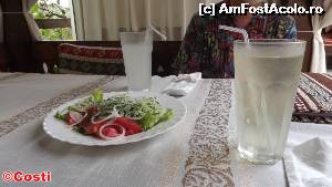 [P24] La început, ni s-au adus salata și limonada.  » foto by Costi
 - 
<span class="allrVoted glyphicon glyphicon-heart hidden" id="av582200"></span>
<a class="m-l-10 hidden" id="sv582200" onclick="voting_Foto_DelVot(,582200,17832)" role="button">șterge vot <span class="glyphicon glyphicon-remove"></span></a>
<a id="v9582200" class=" c-red"  onclick="voting_Foto_SetVot(582200)" role="button"><span class="glyphicon glyphicon-heart-empty"></span> <b>LIKE</b> = Votează poza</a> <img class="hidden"  id="f582200W9" src="/imagini/loader.gif" border="0" /><span class="AjErrMes hidden" id="e582200ErM"></span>