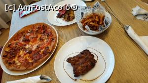 [P16] Hotel Otopeni - restaurant » foto by elenaadina
 - 
<span class="allrVoted glyphicon glyphicon-heart hidden" id="av1345239"></span>
<a class="m-l-10 hidden" id="sv1345239" onclick="voting_Foto_DelVot(,1345239,17869)" role="button">șterge vot <span class="glyphicon glyphicon-remove"></span></a>
<a id="v91345239" class=" c-red"  onclick="voting_Foto_SetVot(1345239)" role="button"><span class="glyphicon glyphicon-heart-empty"></span> <b>LIKE</b> = Votează poza</a> <img class="hidden"  id="f1345239W9" src="/imagini/loader.gif" border="0" /><span class="AjErrMes hidden" id="e1345239ErM"></span>