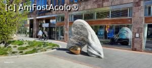 [P11] Uppsala,  În fața Primăriei Sculptura Perla - Gowhar Uppsalei a Scuptoriței Iraniene Samaneh Reyhani » foto by mprofeanu
 - 
<span class="allrVoted glyphicon glyphicon-heart hidden" id="av1513387"></span>
<a class="m-l-10 hidden" id="sv1513387" onclick="voting_Foto_DelVot(,1513387,17905)" role="button">șterge vot <span class="glyphicon glyphicon-remove"></span></a>
<a id="v91513387" class=" c-red"  onclick="voting_Foto_SetVot(1513387)" role="button"><span class="glyphicon glyphicon-heart-empty"></span> <b>LIKE</b> = Votează poza</a> <img class="hidden"  id="f1513387W9" src="/imagini/loader.gif" border="0" /><span class="AjErrMes hidden" id="e1513387ErM"></span>