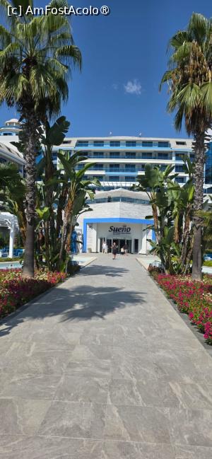 [P18] aleea spre hotel » foto by gioko
 - 
<span class="allrVoted glyphicon glyphicon-heart hidden" id="av1516388"></span>
<a class="m-l-10 hidden" id="sv1516388" onclick="voting_Foto_DelVot(,1516388,17952)" role="button">șterge vot <span class="glyphicon glyphicon-remove"></span></a>
<a id="v91516388" class=" c-red"  onclick="voting_Foto_SetVot(1516388)" role="button"><span class="glyphicon glyphicon-heart-empty"></span> <b>LIKE</b> = Votează poza</a> <img class="hidden"  id="f1516388W9" src="/imagini/loader.gif" border="0" /><span class="AjErrMes hidden" id="e1516388ErM"></span>