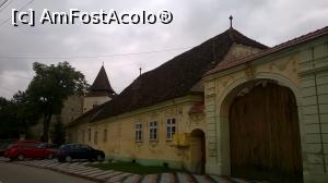 [P10] Probabil cea mai veche casă din Ghimbav, în care se spune că a înnoptat împăratul Austriei.  » foto by maryka
 - 
<span class="allrVoted glyphicon glyphicon-heart hidden" id="av780373"></span>
<a class="m-l-10 hidden" id="sv780373" onclick="voting_Foto_DelVot(,780373,17992)" role="button">șterge vot <span class="glyphicon glyphicon-remove"></span></a>
<a id="v9780373" class=" c-red"  onclick="voting_Foto_SetVot(780373)" role="button"><span class="glyphicon glyphicon-heart-empty"></span> <b>LIKE</b> = Votează poza</a> <img class="hidden"  id="f780373W9" src="/imagini/loader.gif" border="0" /><span class="AjErrMes hidden" id="e780373ErM"></span>