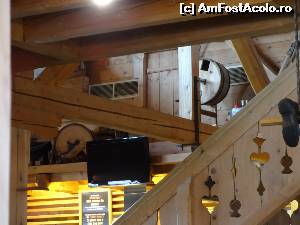[P22] Foto din restaurantul de la 1.469 de metri. Scara care duce la etajul superior.  » foto by Utube
 - 
<span class="allrVoted glyphicon glyphicon-heart hidden" id="av596110"></span>
<a class="m-l-10 hidden" id="sv596110" onclick="voting_Foto_DelVot(,596110,18091)" role="button">șterge vot <span class="glyphicon glyphicon-remove"></span></a>
<a id="v9596110" class=" c-red"  onclick="voting_Foto_SetVot(596110)" role="button"><span class="glyphicon glyphicon-heart-empty"></span> <b>LIKE</b> = Votează poza</a> <img class="hidden"  id="f596110W9" src="/imagini/loader.gif" border="0" /><span class="AjErrMes hidden" id="e596110ErM"></span>