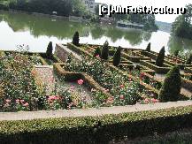 [P06] frumoasa gradina de trandafiri din spatele Palatului si lacul » foto by mulinita
 - 
<span class="allrVoted glyphicon glyphicon-heart hidden" id="av332015"></span>
<a class="m-l-10 hidden" id="sv332015" onclick="voting_Foto_DelVot(,332015,18120)" role="button">șterge vot <span class="glyphicon glyphicon-remove"></span></a>
<a id="v9332015" class=" c-red"  onclick="voting_Foto_SetVot(332015)" role="button"><span class="glyphicon glyphicon-heart-empty"></span> <b>LIKE</b> = Votează poza</a> <img class="hidden"  id="f332015W9" src="/imagini/loader.gif" border="0" /><span class="AjErrMes hidden" id="e332015ErM"></span>