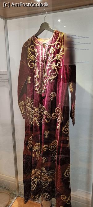 [P17] Rochie de mireasă (secolul al XVIII-lea). » foto by tata123 🔱
 - 
<span class="allrVoted glyphicon glyphicon-heart hidden" id="av1507019"></span>
<a class="m-l-10 hidden" id="sv1507019" onclick="voting_Foto_DelVot(,1507019,18120)" role="button">șterge vot <span class="glyphicon glyphicon-remove"></span></a>
<a id="v91507019" class=" c-red"  onclick="voting_Foto_SetVot(1507019)" role="button"><span class="glyphicon glyphicon-heart-empty"></span> <b>LIKE</b> = Votează poza</a> <img class="hidden"  id="f1507019W9" src="/imagini/loader.gif" border="0" /><span class="AjErrMes hidden" id="e1507019ErM"></span>