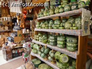 [P01] Vase de lut expuse spre vânzare la tarabele din Corund » foto by Bia710
 - 
<span class="allrVoted glyphicon glyphicon-heart hidden" id="av773918"></span>
<a class="m-l-10 hidden" id="sv773918" onclick="voting_Foto_DelVot(,773918,18215)" role="button">șterge vot <span class="glyphicon glyphicon-remove"></span></a>
<a id="v9773918" class=" c-red"  onclick="voting_Foto_SetVot(773918)" role="button"><span class="glyphicon glyphicon-heart-empty"></span> <b>LIKE</b> = Votează poza</a> <img class="hidden"  id="f773918W9" src="/imagini/loader.gif" border="0" /><span class="AjErrMes hidden" id="e773918ErM"></span>