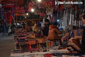 [P25] night market in LP » foto by andreea72
 - 
<span class="allrVoted glyphicon glyphicon-heart hidden" id="av671648"></span>
<a class="m-l-10 hidden" id="sv671648" onclick="voting_Foto_DelVot(,671648,18274)" role="button">șterge vot <span class="glyphicon glyphicon-remove"></span></a>
<a id="v9671648" class=" c-red"  onclick="voting_Foto_SetVot(671648)" role="button"><span class="glyphicon glyphicon-heart-empty"></span> <b>LIKE</b> = Votează poza</a> <img class="hidden"  id="f671648W9" src="/imagini/loader.gif" border="0" /><span class="AjErrMes hidden" id="e671648ErM"></span>