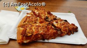 [P50] Pizza: o felie 2 euro » foto by Carmen Ion
 - 
<span class="allrVoted glyphicon glyphicon-heart hidden" id="av1283330"></span>
<a class="m-l-10 hidden" id="sv1283330" onclick="voting_Foto_DelVot(,1283330,18297)" role="button">șterge vot <span class="glyphicon glyphicon-remove"></span></a>
<a id="v91283330" class=" c-red"  onclick="voting_Foto_SetVot(1283330)" role="button"><span class="glyphicon glyphicon-heart-empty"></span> <b>LIKE</b> = Votează poza</a> <img class="hidden"  id="f1283330W9" src="/imagini/loader.gif" border="0" /><span class="AjErrMes hidden" id="e1283330ErM"></span>