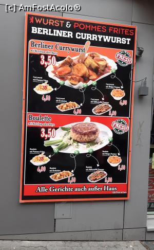 [P51] O reclamă cu mâncare tipic berlineză: currywurst și cartofi prăjiți » foto by Carmen Ion
 - 
<span class="allrVoted glyphicon glyphicon-heart hidden" id="av1283331"></span>
<a class="m-l-10 hidden" id="sv1283331" onclick="voting_Foto_DelVot(,1283331,18297)" role="button">șterge vot <span class="glyphicon glyphicon-remove"></span></a>
<a id="v91283331" class=" c-red"  onclick="voting_Foto_SetVot(1283331)" role="button"><span class="glyphicon glyphicon-heart-empty"></span> <b>LIKE</b> = Votează poza</a> <img class="hidden"  id="f1283331W9" src="/imagini/loader.gif" border="0" /><span class="AjErrMes hidden" id="e1283331ErM"></span>