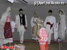 [P30] Imagine din secţia de etnografie şi artă populară: costume populare argeşene » foto by Costi
 - 
<span class="allrVoted glyphicon glyphicon-heart hidden" id="av306233"></span>
<a class="m-l-10 hidden" id="sv306233" onclick="voting_Foto_DelVot(,306233,18373)" role="button">șterge vot <span class="glyphicon glyphicon-remove"></span></a>
<a id="v9306233" class=" c-red"  onclick="voting_Foto_SetVot(306233)" role="button"><span class="glyphicon glyphicon-heart-empty"></span> <b>LIKE</b> = Votează poza</a> <img class="hidden"  id="f306233W9" src="/imagini/loader.gif" border="0" /><span class="AjErrMes hidden" id="e306233ErM"></span>