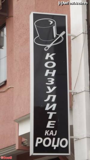 [P04] În ciuda tuturor încercărilor, nu am reușit să aflu ce înseamnă cele scrise pe firma de la „Villa Konzuli”.  » foto by Costi
 - 
<span class="allrVoted glyphicon glyphicon-heart hidden" id="av615973"></span>
<a class="m-l-10 hidden" id="sv615973" onclick="voting_Foto_DelVot(,615973,18382)" role="button">șterge vot <span class="glyphicon glyphicon-remove"></span></a>
<a id="v9615973" class=" c-red"  onclick="voting_Foto_SetVot(615973)" role="button"><span class="glyphicon glyphicon-heart-empty"></span> <b>LIKE</b> = Votează poza</a> <img class="hidden"  id="f615973W9" src="/imagini/loader.gif" border="0" /><span class="AjErrMes hidden" id="e615973ErM"></span>