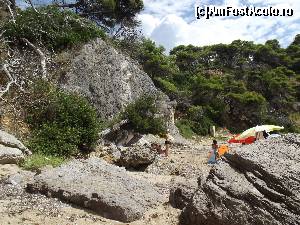 [P23] Printre stancile de la Alonaki turistii se desfata la soare » foto by irinad
 - 
<span class="allrVoted glyphicon glyphicon-heart hidden" id="av575952"></span>
<a class="m-l-10 hidden" id="sv575952" onclick="voting_Foto_DelVot(,575952,18403)" role="button">șterge vot <span class="glyphicon glyphicon-remove"></span></a>
<a id="v9575952" class=" c-red"  onclick="voting_Foto_SetVot(575952)" role="button"><span class="glyphicon glyphicon-heart-empty"></span> <b>LIKE</b> = Votează poza</a> <img class="hidden"  id="f575952W9" src="/imagini/loader.gif" border="0" /><span class="AjErrMes hidden" id="e575952ErM"></span>