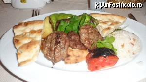 [P24] kofte- chiftelutele de pui si vita cu orez, legume, pita » foto by amero
 - 
<span class="allrVoted glyphicon glyphicon-heart hidden" id="av509443"></span>
<a class="m-l-10 hidden" id="sv509443" onclick="voting_Foto_DelVot(,509443,18417)" role="button">șterge vot <span class="glyphicon glyphicon-remove"></span></a>
<a id="v9509443" class=" c-red"  onclick="voting_Foto_SetVot(509443)" role="button"><span class="glyphicon glyphicon-heart-empty"></span> <b>LIKE</b> = Votează poza</a> <img class="hidden"  id="f509443W9" src="/imagini/loader.gif" border="0" /><span class="AjErrMes hidden" id="e509443ErM"></span>