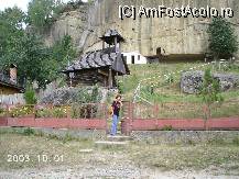 [P02] Biserica mănăstirii Corbii de Piatră este aceea albă, de sub stânca de gresie » foto by Costi
 - 
<span class="allrVoted glyphicon glyphicon-heart hidden" id="av37588"></span>
<a class="m-l-10 hidden" id="sv37588" onclick="voting_Foto_DelVot(,37588,18441)" role="button">șterge vot <span class="glyphicon glyphicon-remove"></span></a>
<a id="v937588" class=" c-red"  onclick="voting_Foto_SetVot(37588)" role="button"><span class="glyphicon glyphicon-heart-empty"></span> <b>LIKE</b> = Votează poza</a> <img class="hidden"  id="f37588W9" src="/imagini/loader.gif" border="0" /><span class="AjErrMes hidden" id="e37588ErM"></span>