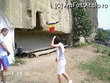 [P04] Deasupra loclui unde se aprind lumânări pentru vii şi pentru morţi şi unde se află şi o masă pentru parastase, flutură tricolorul. » foto by Costi
 - 
<span class="allrVoted glyphicon glyphicon-heart hidden" id="av37592"></span>
<a class="m-l-10 hidden" id="sv37592" onclick="voting_Foto_DelVot(,37592,18441)" role="button">șterge vot <span class="glyphicon glyphicon-remove"></span></a>
<a id="v937592" class=" c-red"  onclick="voting_Foto_SetVot(37592)" role="button"><span class="glyphicon glyphicon-heart-empty"></span> <b>LIKE</b> = Votează poza</a> <img class="hidden"  id="f37592W9" src="/imagini/loader.gif" border="0" /><span class="AjErrMes hidden" id="e37592ErM"></span>