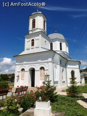 [P12] Biserica ortodoxă din Enisala » foto by AZE
 - 
<span class="allrVoted glyphicon glyphicon-heart hidden" id="av1240598"></span>
<a class="m-l-10 hidden" id="sv1240598" onclick="voting_Foto_DelVot(,1240598,18448)" role="button">șterge vot <span class="glyphicon glyphicon-remove"></span></a>
<a id="v91240598" class=" c-red"  onclick="voting_Foto_SetVot(1240598)" role="button"><span class="glyphicon glyphicon-heart-empty"></span> <b>LIKE</b> = Votează poza</a> <img class="hidden"  id="f1240598W9" src="/imagini/loader.gif" border="0" /><span class="AjErrMes hidden" id="e1240598ErM"></span>