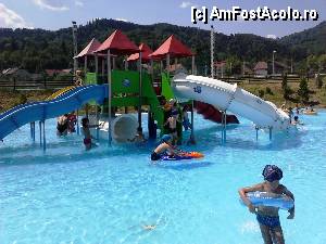 [P02] Piscina si locul de joaca pentru copii.  » foto by MiriHlk
 - 
<span class="allrVoted glyphicon glyphicon-heart hidden" id="av352296"></span>
<a class="m-l-10 hidden" id="sv352296" onclick="voting_Foto_DelVot(,352296,18454)" role="button">șterge vot <span class="glyphicon glyphicon-remove"></span></a>
<a id="v9352296" class=" c-red"  onclick="voting_Foto_SetVot(352296)" role="button"><span class="glyphicon glyphicon-heart-empty"></span> <b>LIKE</b> = Votează poza</a> <img class="hidden"  id="f352296W9" src="/imagini/loader.gif" border="0" /><span class="AjErrMes hidden" id="e352296ErM"></span>