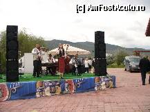 [P19] Festivalul carnatilor de Plescoi - o orchestra de muzica populara si o solista incanta participantii la festival » foto by ascent
 - 
<span class="allrVoted glyphicon glyphicon-heart hidden" id="av143863"></span>
<a class="m-l-10 hidden" id="sv143863" onclick="voting_Foto_DelVot(,143863,18497)" role="button">șterge vot <span class="glyphicon glyphicon-remove"></span></a>
<a id="v9143863" class=" c-red"  onclick="voting_Foto_SetVot(143863)" role="button"><span class="glyphicon glyphicon-heart-empty"></span> <b>LIKE</b> = Votează poza</a> <img class="hidden"  id="f143863W9" src="/imagini/loader.gif" border="0" /><span class="AjErrMes hidden" id="e143863ErM"></span>