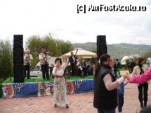 [P21] Festivalul carnatilor de Plescoi - se incinge o hora ad-hoc » foto by ascent
 - 
<span class="allrVoted glyphicon glyphicon-heart hidden" id="av143865"></span>
<a class="m-l-10 hidden" id="sv143865" onclick="voting_Foto_DelVot(,143865,18497)" role="button">șterge vot <span class="glyphicon glyphicon-remove"></span></a>
<a id="v9143865" class=" c-red"  onclick="voting_Foto_SetVot(143865)" role="button"><span class="glyphicon glyphicon-heart-empty"></span> <b>LIKE</b> = Votează poza</a> <img class="hidden"  id="f143865W9" src="/imagini/loader.gif" border="0" /><span class="AjErrMes hidden" id="e143865ErM"></span>