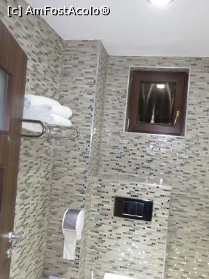 [P15] Baie dotată cu fereastră exterioară - Hotel Diamond, Cinciș.  » foto by tata123 🔱
 - 
<span class="allrVoted glyphicon glyphicon-heart hidden" id="av723788"></span>
<a class="m-l-10 hidden" id="sv723788" onclick="voting_Foto_DelVot(,723788,18505)" role="button">șterge vot <span class="glyphicon glyphicon-remove"></span></a>
<a id="v9723788" class=" c-red"  onclick="voting_Foto_SetVot(723788)" role="button"><span class="glyphicon glyphicon-heart-empty"></span> <b>LIKE</b> = Votează poza</a> <img class="hidden"  id="f723788W9" src="/imagini/loader.gif" border="0" /><span class="AjErrMes hidden" id="e723788ErM"></span>