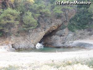 [P07] Tripiti beach, mini grota marina care conduce spre cel mai bun loc de snorkeling gasit deoacamdata de noi in Thassos » foto by ebirsan
 - 
<span class="allrVoted glyphicon glyphicon-heart hidden" id="av526974"></span>
<a class="m-l-10 hidden" id="sv526974" onclick="voting_Foto_DelVot(,526974,18546)" role="button">șterge vot <span class="glyphicon glyphicon-remove"></span></a>
<a id="v9526974" class=" c-red"  onclick="voting_Foto_SetVot(526974)" role="button"><span class="glyphicon glyphicon-heart-empty"></span> <b>LIKE</b> = Votează poza</a> <img class="hidden"  id="f526974W9" src="/imagini/loader.gif" border="0" /><span class="AjErrMes hidden" id="e526974ErM"></span>