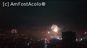 [P40] Spectacolul de artificii în noaptea dintre ani, văzut din balconul de la etajul şaptesprezece al restaurantului Panorama » foto by irinad
 - 
<span class="allrVoted glyphicon glyphicon-heart hidden" id="av1048643"></span>
<a class="m-l-10 hidden" id="sv1048643" onclick="voting_Foto_DelVot(,1048643,18569)" role="button">șterge vot <span class="glyphicon glyphicon-remove"></span></a>
<a id="v91048643" class=" c-red"  onclick="voting_Foto_SetVot(1048643)" role="button"><span class="glyphicon glyphicon-heart-empty"></span> <b>LIKE</b> = Votează poza</a> <img class="hidden"  id="f1048643W9" src="/imagini/loader.gif" border="0" /><span class="AjErrMes hidden" id="e1048643ErM"></span>