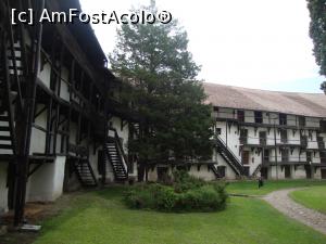 [P21] Fotografie realizată din alt unghi în curtea interioară a bisericii fortificate de la Prejmer.  » foto by Floryn81
 - 
<span class="allrVoted glyphicon glyphicon-heart hidden" id="av926520"></span>
<a class="m-l-10 hidden" id="sv926520" onclick="voting_Foto_DelVot(,926520,18588)" role="button">șterge vot <span class="glyphicon glyphicon-remove"></span></a>
<a id="v9926520" class=" c-red"  onclick="voting_Foto_SetVot(926520)" role="button"><span class="glyphicon glyphicon-heart-empty"></span> <b>LIKE</b> = Votează poza</a> <img class="hidden"  id="f926520W9" src="/imagini/loader.gif" border="0" /><span class="AjErrMes hidden" id="e926520ErM"></span>