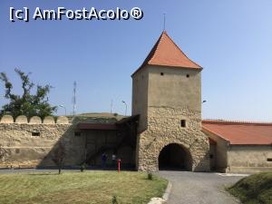 [P08] Cetatea Rupea - Pe aici am intrat » foto by mishu
 - 
<span class="allrVoted glyphicon glyphicon-heart hidden" id="av913191"></span>
<a class="m-l-10 hidden" id="sv913191" onclick="voting_Foto_DelVot(,913191,18593)" role="button">șterge vot <span class="glyphicon glyphicon-remove"></span></a>
<a id="v9913191" class=" c-red"  onclick="voting_Foto_SetVot(913191)" role="button"><span class="glyphicon glyphicon-heart-empty"></span> <b>LIKE</b> = Votează poza</a> <img class="hidden"  id="f913191W9" src="/imagini/loader.gif" border="0" /><span class="AjErrMes hidden" id="e913191ErM"></span>