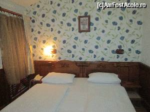 [P06] Hotel Centar Balasevic Belgrad- Camera mica, cu mobilier mai vechi dar curata.  » foto by Floria
 - 
<span class="allrVoted glyphicon glyphicon-heart hidden" id="av627840"></span>
<a class="m-l-10 hidden" id="sv627840" onclick="voting_Foto_DelVot(,627840,18602)" role="button">șterge vot <span class="glyphicon glyphicon-remove"></span></a>
<a id="v9627840" class=" c-red"  onclick="voting_Foto_SetVot(627840)" role="button"><span class="glyphicon glyphicon-heart-empty"></span> <b>LIKE</b> = Votează poza</a> <img class="hidden"  id="f627840W9" src="/imagini/loader.gif" border="0" /><span class="AjErrMes hidden" id="e627840ErM"></span>