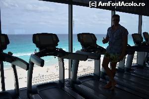 [P21] sala de fitness cu panorama de rigoare :)  » foto by zake
 - 
<span class="allrVoted glyphicon glyphicon-heart hidden" id="av632888"></span>
<a class="m-l-10 hidden" id="sv632888" onclick="voting_Foto_DelVot(,632888,18683)" role="button">șterge vot <span class="glyphicon glyphicon-remove"></span></a>
<a id="v9632888" class=" c-red"  onclick="voting_Foto_SetVot(632888)" role="button"><span class="glyphicon glyphicon-heart-empty"></span> <b>LIKE</b> = Votează poza</a> <img class="hidden"  id="f632888W9" src="/imagini/loader.gif" border="0" /><span class="AjErrMes hidden" id="e632888ErM"></span>