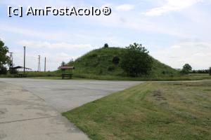 [P18] Sveștari, Rezervația Arheologică Sborianovo, Alt Tumul vizavi de cel al Regelui Trac » foto by mprofeanu
 - 
<span class="allrVoted glyphicon glyphicon-heart hidden" id="av1239952"></span>
<a class="m-l-10 hidden" id="sv1239952" onclick="voting_Foto_DelVot(,1239952,18752)" role="button">șterge vot <span class="glyphicon glyphicon-remove"></span></a>
<a id="v91239952" class=" c-red"  onclick="voting_Foto_SetVot(1239952)" role="button"><span class="glyphicon glyphicon-heart-empty"></span> <b>LIKE</b> = Votează poza</a> <img class="hidden"  id="f1239952W9" src="/imagini/loader.gif" border="0" /><span class="AjErrMes hidden" id="e1239952ErM"></span>