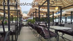 [P11] Balansoarele restaurantului » foto by AZE
 - 
<span class="allrVoted glyphicon glyphicon-heart hidden" id="av983682"></span>
<a class="m-l-10 hidden" id="sv983682" onclick="voting_Foto_DelVot(,983682,18876)" role="button">șterge vot <span class="glyphicon glyphicon-remove"></span></a>
<a id="v9983682" class=" c-red"  onclick="voting_Foto_SetVot(983682)" role="button"><span class="glyphicon glyphicon-heart-empty"></span> <b>LIKE</b> = Votează poza</a> <img class="hidden"  id="f983682W9" src="/imagini/loader.gif" border="0" /><span class="AjErrMes hidden" id="e983682ErM"></span>