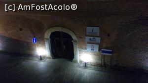 [P26] Cetatea Alba Carolina - by night - punctul de informare turistică.  » foto by bogumil
 - 
<span class="allrVoted glyphicon glyphicon-heart hidden" id="av715425"></span>
<a class="m-l-10 hidden" id="sv715425" onclick="voting_Foto_DelVot(,715425,18888)" role="button">șterge vot <span class="glyphicon glyphicon-remove"></span></a>
<a id="v9715425" class=" c-red"  onclick="voting_Foto_SetVot(715425)" role="button"><span class="glyphicon glyphicon-heart-empty"></span> <b>LIKE</b> = Votează poza</a> <img class="hidden"  id="f715425W9" src="/imagini/loader.gif" border="0" /><span class="AjErrMes hidden" id="e715425ErM"></span>