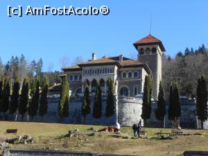 [P01] Bușteni - Castelul Cantacuzino, unul dintre cele mai frumoase din România.  » foto by iulianic
 - 
<span class="allrVoted glyphicon glyphicon-heart hidden" id="av1033677"></span>
<a class="m-l-10 hidden" id="sv1033677" onclick="voting_Foto_DelVot(,1033677,18916)" role="button">șterge vot <span class="glyphicon glyphicon-remove"></span></a>
<a id="v91033677" class=" c-red"  onclick="voting_Foto_SetVot(1033677)" role="button"><span class="glyphicon glyphicon-heart-empty"></span> <b>LIKE</b> = Votează poza</a> <img class="hidden"  id="f1033677W9" src="/imagini/loader.gif" border="0" /><span class="AjErrMes hidden" id="e1033677ErM"></span>