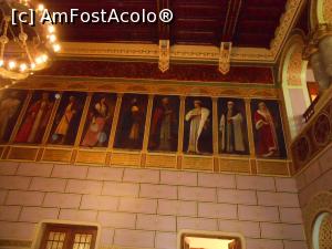 [P17] Bușteni - Castelul Cantacuzino. Chipuri de strămoși în sala de bal sau sala de onoare.  » foto by iulianic
 - 
<span class="allrVoted glyphicon glyphicon-heart hidden" id="av1033695"></span>
<a class="m-l-10 hidden" id="sv1033695" onclick="voting_Foto_DelVot(,1033695,18916)" role="button">șterge vot <span class="glyphicon glyphicon-remove"></span></a>
<a id="v91033695" class=" c-red"  onclick="voting_Foto_SetVot(1033695)" role="button"><span class="glyphicon glyphicon-heart-empty"></span> <b>LIKE</b> = Votează poza</a> <img class="hidden"  id="f1033695W9" src="/imagini/loader.gif" border="0" /><span class="AjErrMes hidden" id="e1033695ErM"></span>