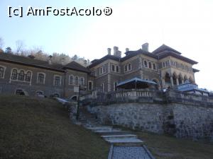 [P04] Bușteni - Castelul Cantacuzino. Pe aleea către intrare.  » foto by iulianic
 - 
<span class="allrVoted glyphicon glyphicon-heart hidden" id="av1033680"></span>
<a class="m-l-10 hidden" id="sv1033680" onclick="voting_Foto_DelVot(,1033680,18916)" role="button">șterge vot <span class="glyphicon glyphicon-remove"></span></a>
<a id="v91033680" class=" c-red"  onclick="voting_Foto_SetVot(1033680)" role="button"><span class="glyphicon glyphicon-heart-empty"></span> <b>LIKE</b> = Votează poza</a> <img class="hidden"  id="f1033680W9" src="/imagini/loader.gif" border="0" /><span class="AjErrMes hidden" id="e1033680ErM"></span>