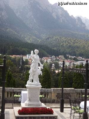 [P17] terasa din fața castelului » foto by robert
 - 
<span class="allrVoted glyphicon glyphicon-heart hidden" id="av646770"></span>
<a class="m-l-10 hidden" id="sv646770" onclick="voting_Foto_DelVot(,646770,18916)" role="button">șterge vot <span class="glyphicon glyphicon-remove"></span></a>
<a id="v9646770" class=" c-red"  onclick="voting_Foto_SetVot(646770)" role="button"><span class="glyphicon glyphicon-heart-empty"></span> <b>LIKE</b> = Votează poza</a> <img class="hidden"  id="f646770W9" src="/imagini/loader.gif" border="0" /><span class="AjErrMes hidden" id="e646770ErM"></span>